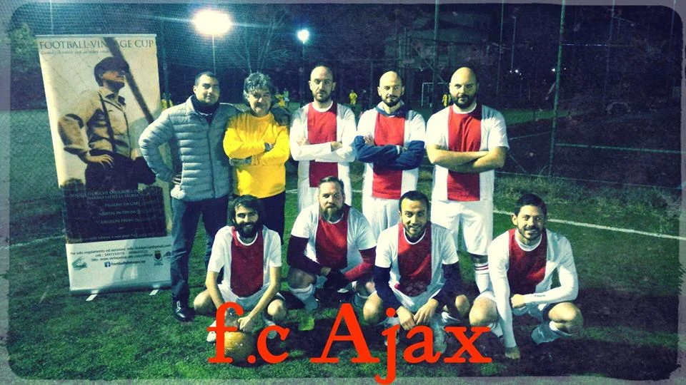 Foto di squadra dalla galleria Football Vintage Cup a Roma, pubblicata nel 2016
